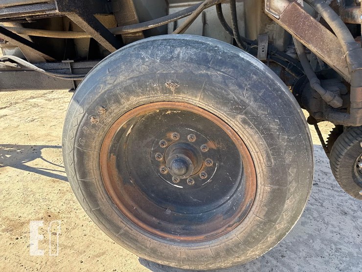 1992-dfi-pull-spreader-image-8