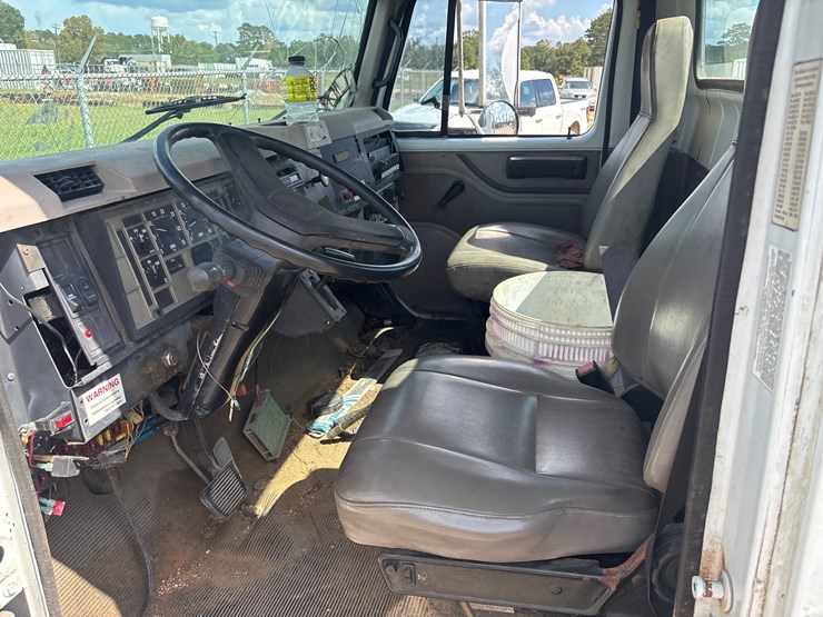 international-4700-image-8