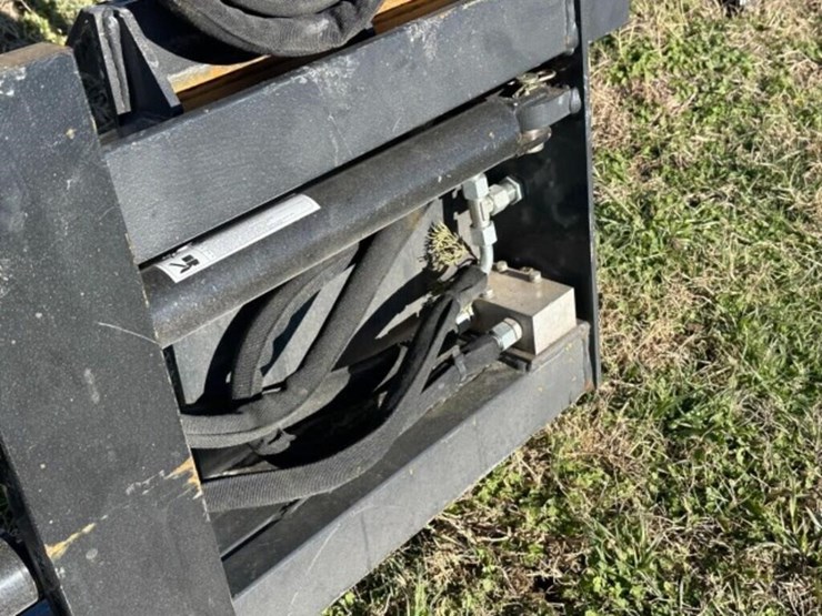 2025-wolverine-skid-steer-hydraulic-pallet-forks-image-7