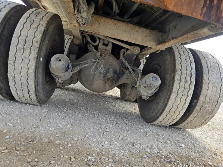 2003-peterbilt-320-image-108