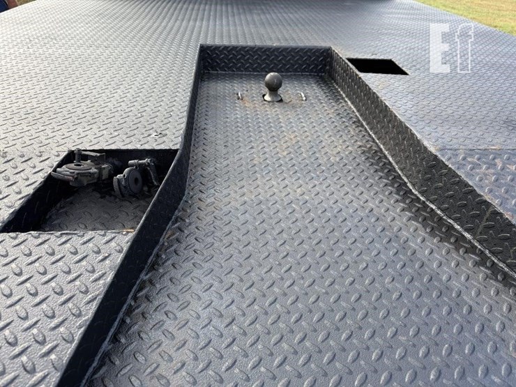 peterbilt-330-image-15