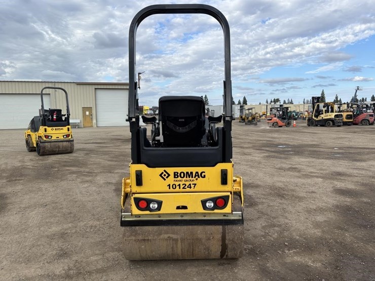 2017-bomag-bw120-image-8