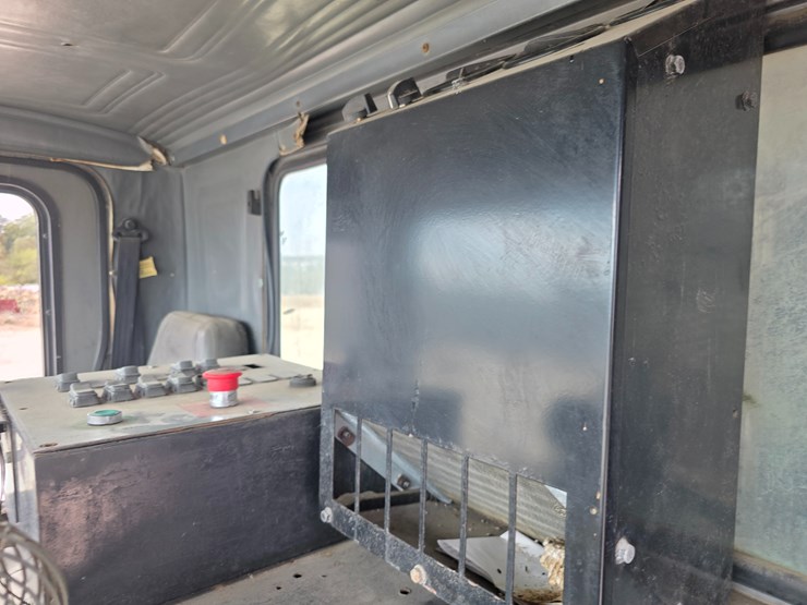 1996-mack-mr688s-image-53