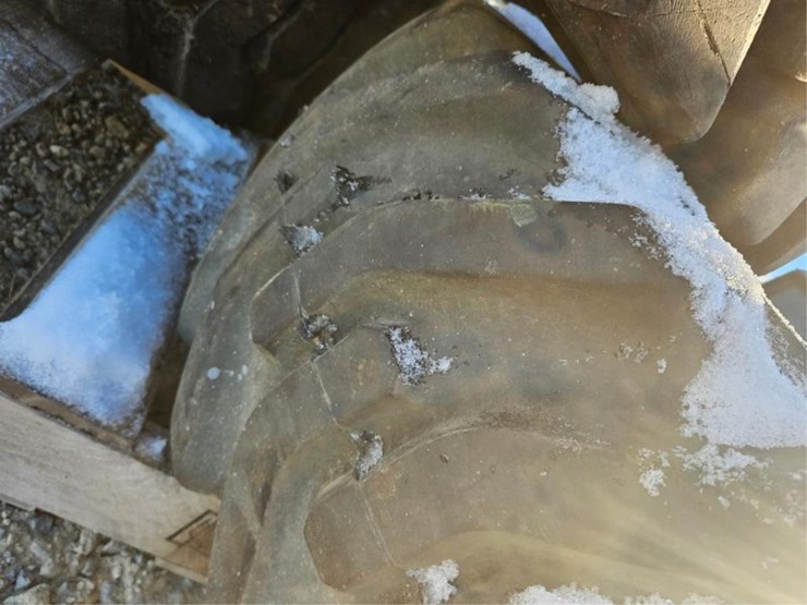 #3084-•-(3)-12-16.5tires-image-26