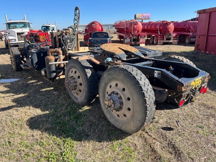 2011-peterbilt-367-image-7