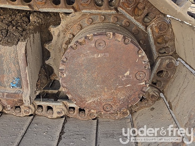 2021-case-cx210-lc-image-18