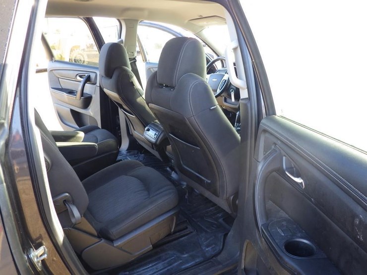 2016-chevrolet-traverse-image-8