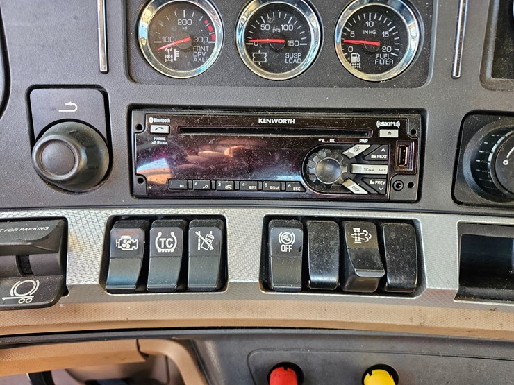 2021-kenworth-t680-image-44