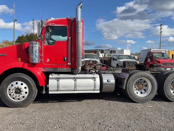 2014-kenworth-t800-image-10