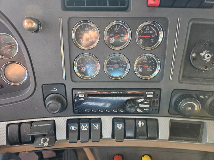 2021-kenworth-t680-image-45