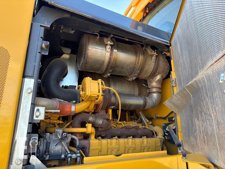 2022-deere-624-p-tier-image-19