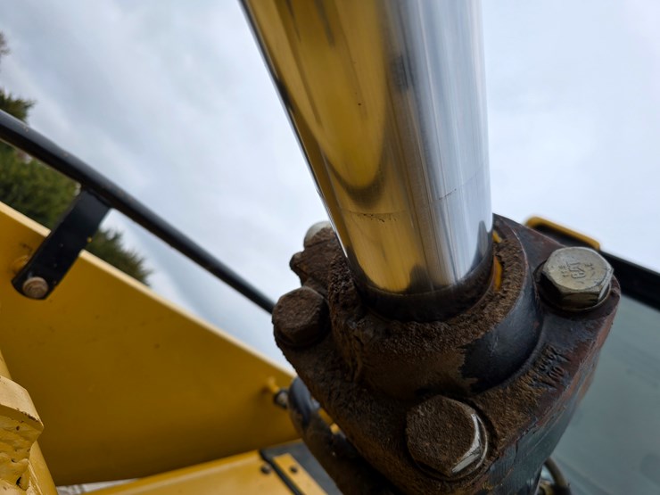 caterpillar-953d-image-61