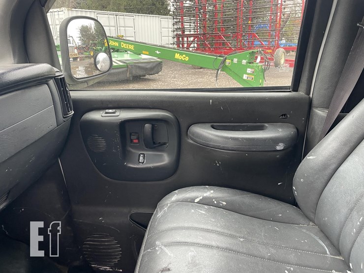 2002-chevrolet-express-2500-image-12