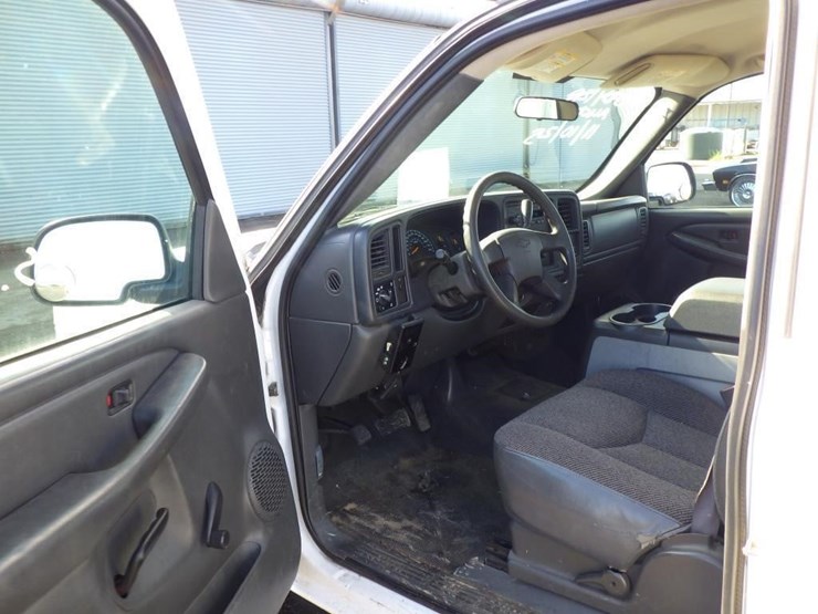 2004-chevrolet-2500hd-image-5