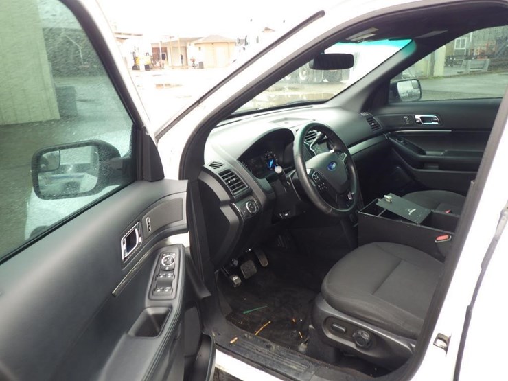 2016-ford-explorer-image-5