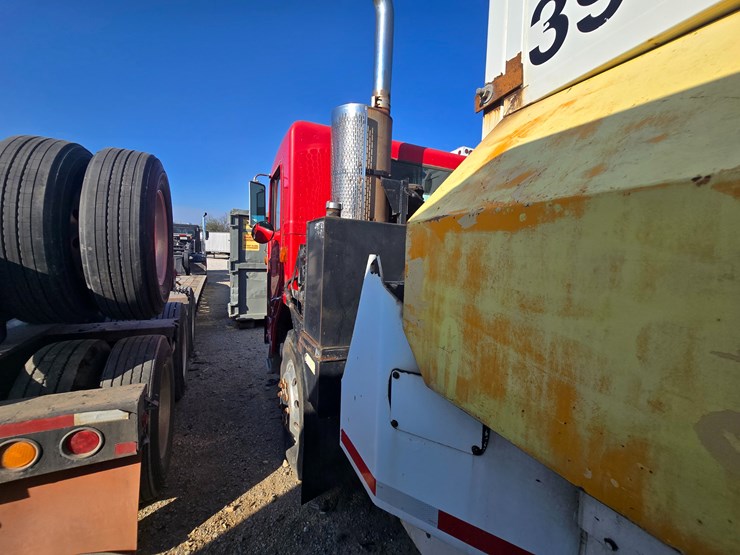 2002-peterbilt-320-image-24