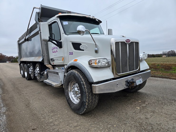 2020-peterbilt-567-image-47