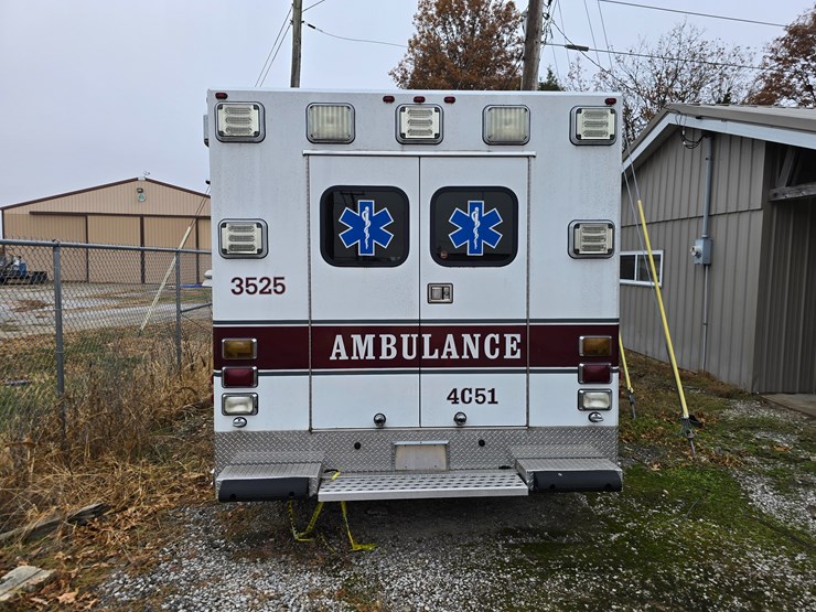 2010-ford-e450-image-10