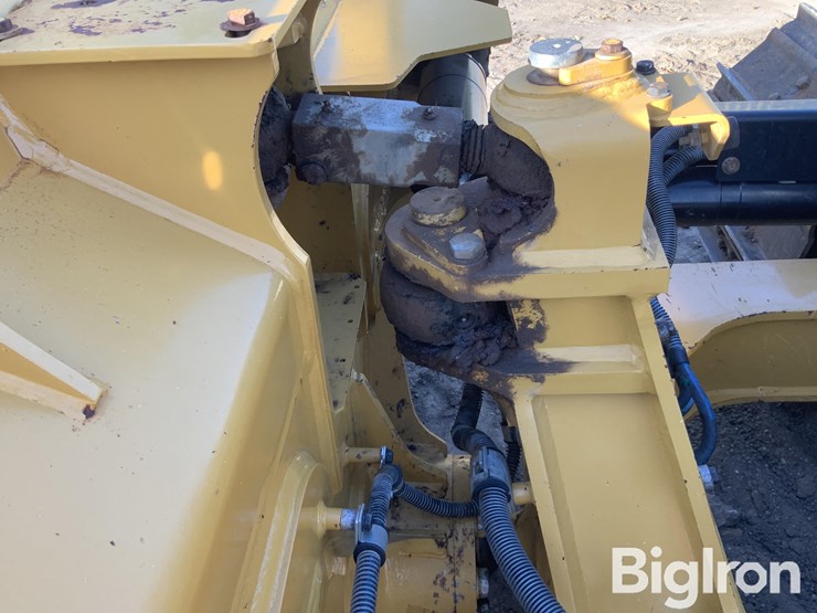 2018-caterpillar-d6k2-lgp-image-12