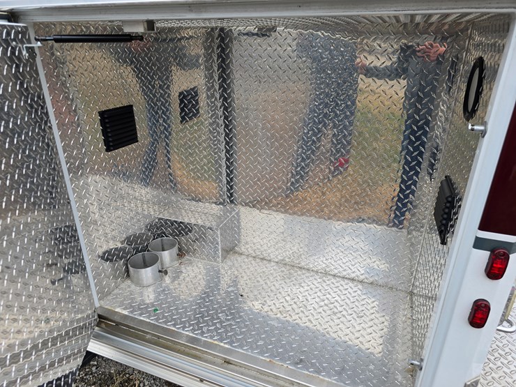 2010-ford-e450-image-37