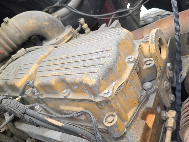 2005-peterbilt-320-image-62