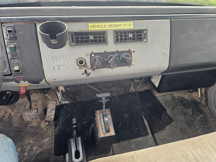 freightliner-fl60-image-52