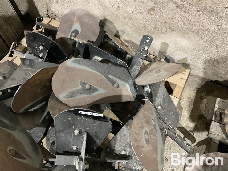 hiniker-cultivator-hiller/ridge-attachment-image-10