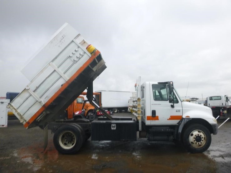 2003-international-durastar-4300-image-8