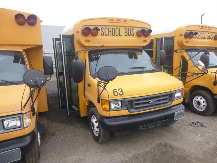 2004-ford-e450-image-2