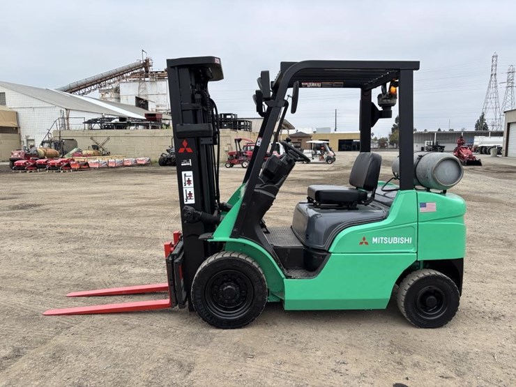 2020-mitsubishi-fg25n-image-5