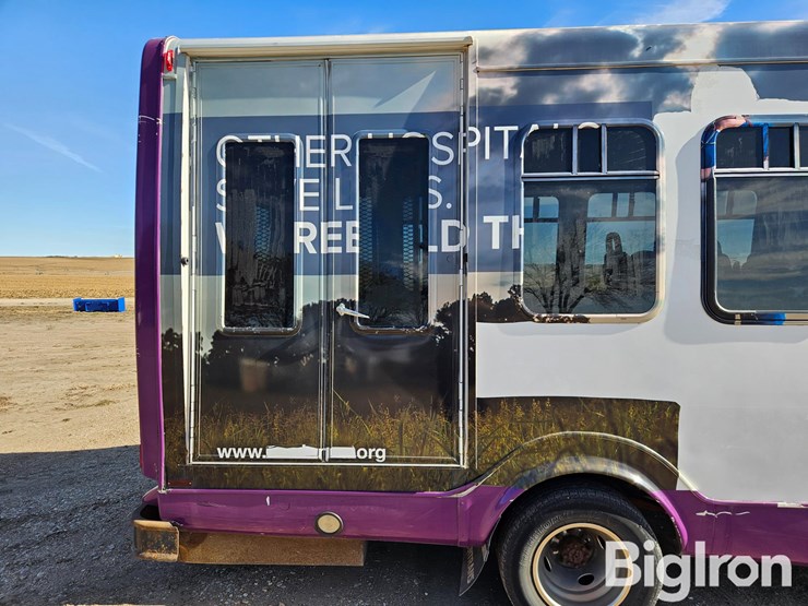 2010-ford-e450-image-15