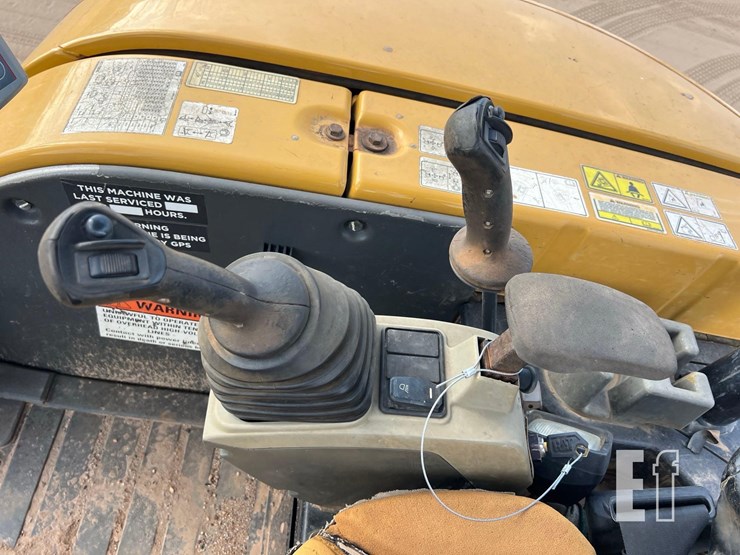 2017-caterpillar-305e2-cr-image-28