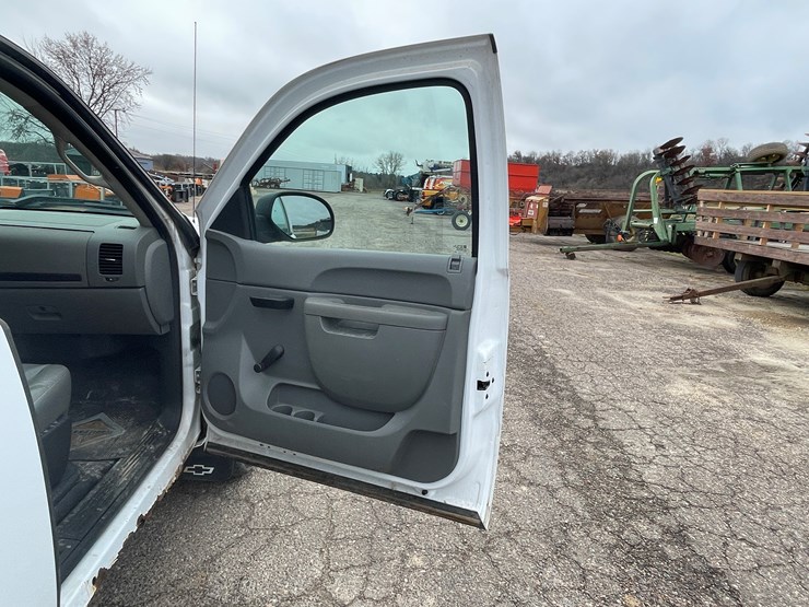 2013-chevrolet-1500-image-26