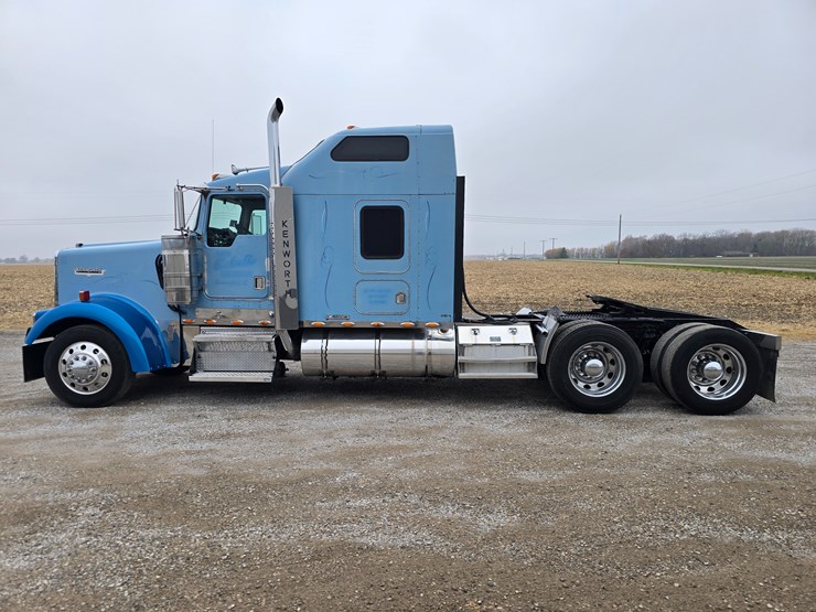 1999-kenworth-w900l-image-9