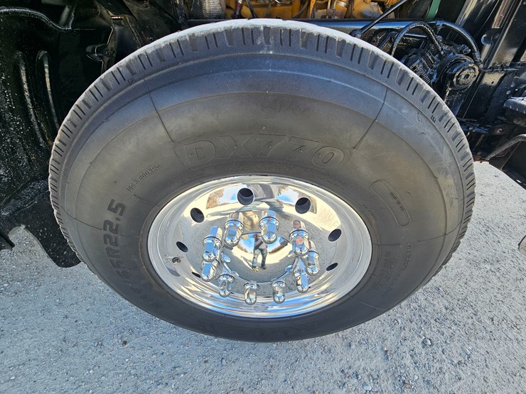 2009-peterbilt-365-image-108