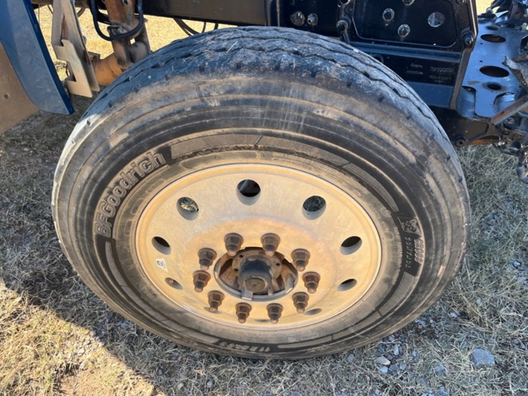 2011-peterbilt-367-image-9