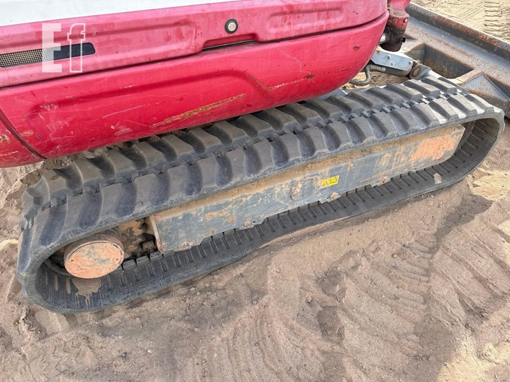 takeuchi-tb235-2-image-11