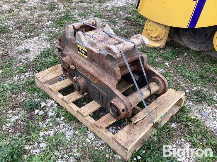 komatsu-pc200-image-1