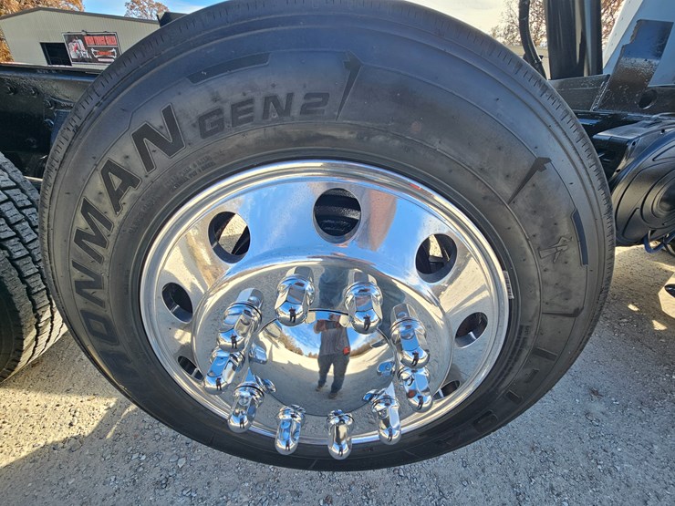 2009-peterbilt-365-image-102