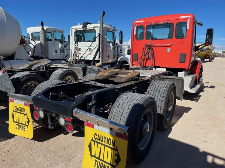 2019-peterbilt-579-image-3