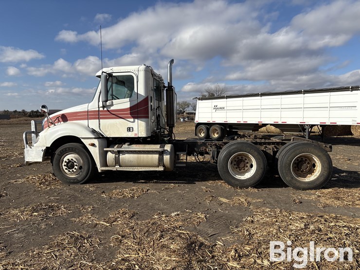 2005-freightliner-columbia-120-image-8