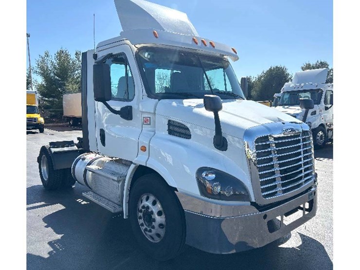 2017-freightliner-cascadia-113-image-1