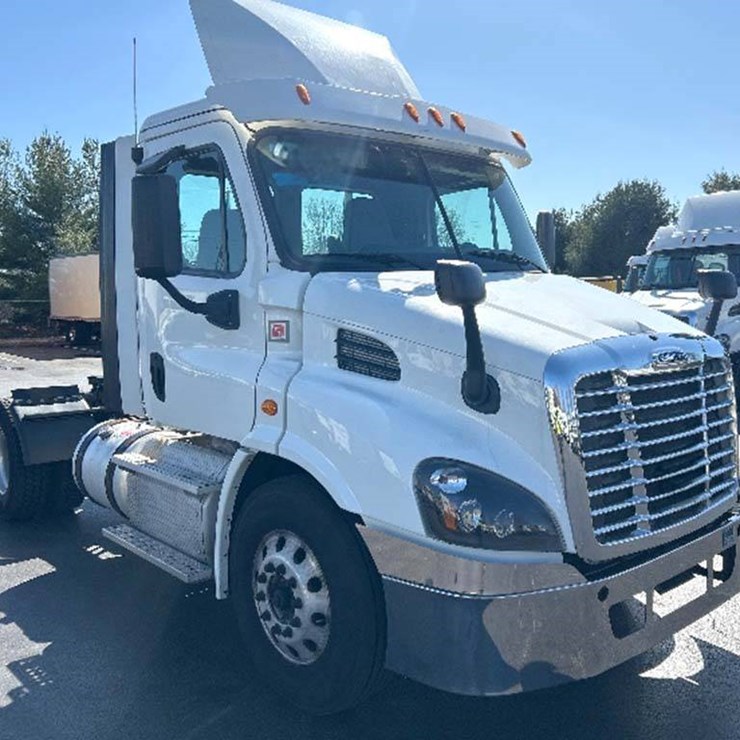 2017 FREIGHTLINER CASCADIA 113