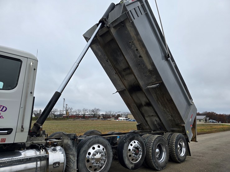 2020-peterbilt-567-image-56