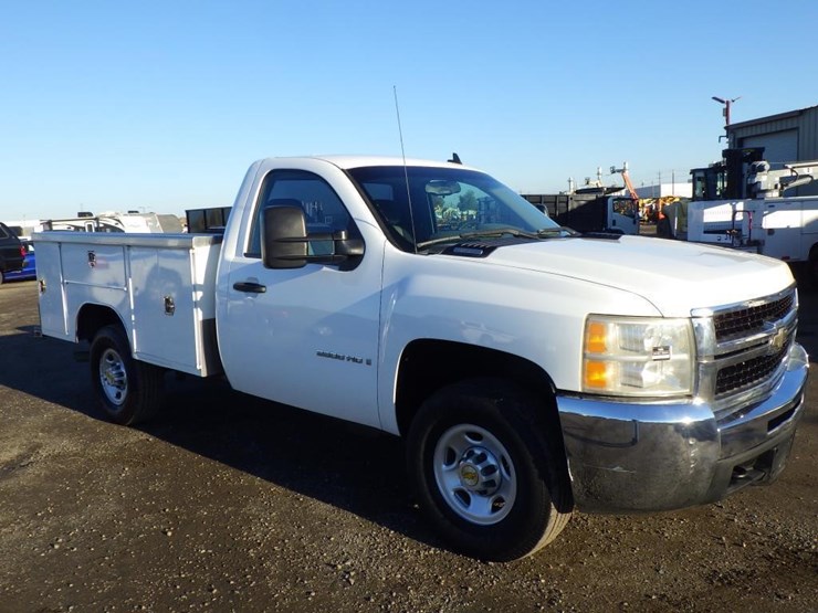 2009-chevrolet-2500hd-image-2