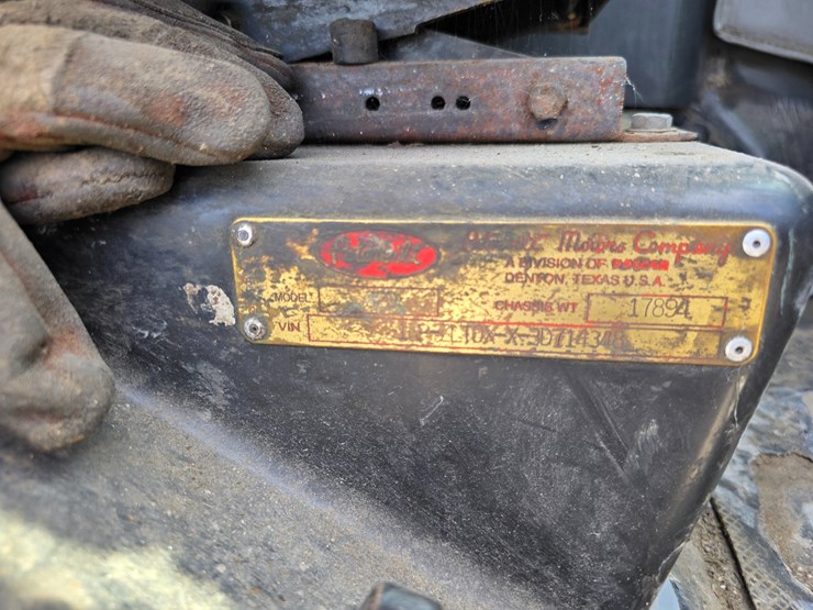 2003-peterbilt-320-image-55