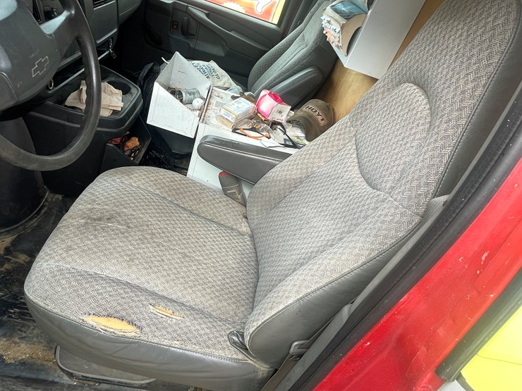 #1403-•-2005-chevy-cargo-van-(wi-title-in-delay)-image-48