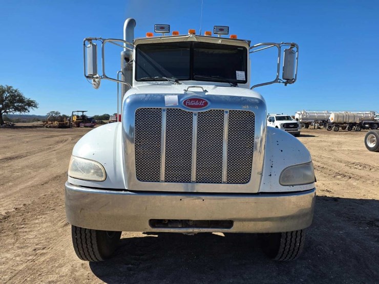 peterbilt-340-image-2
