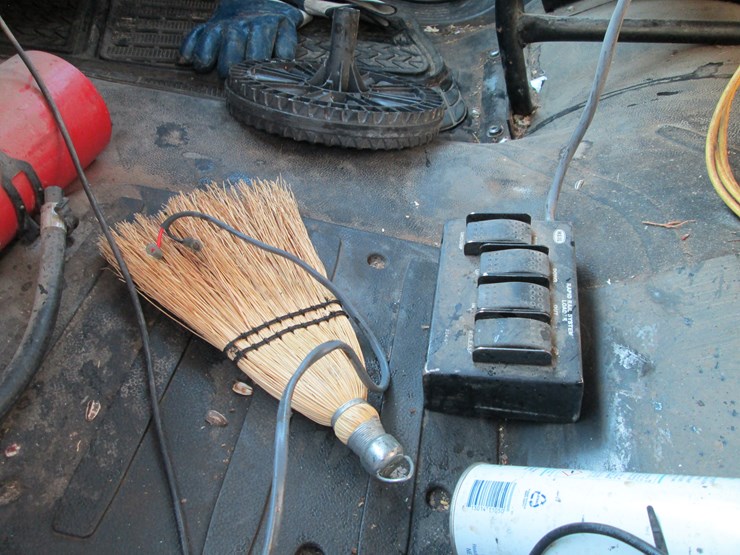 2016-freightliner-108sd-image-51