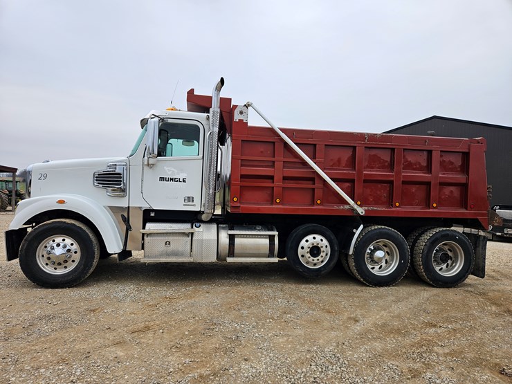 freightliner-122sd-image-7